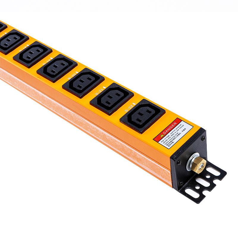 22 uitgangen IEC C13 IEC C19 1,5U overspanningsbeveiliging PDU Verticale installatie Hot-swappable RS485 uitgerust met meter rack-PDU