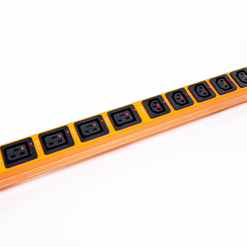 20 uitgangen IEC C13 IEC C19 afsluitbare stopcontacten 1U Hot-swappable indicator Verticale RS485 Rack-PDU met meter