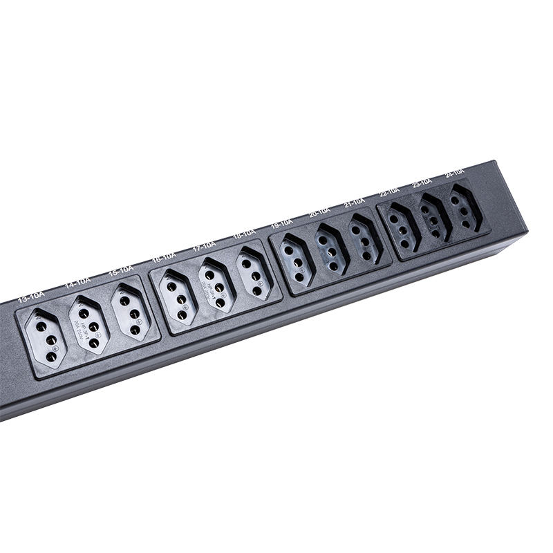 Brazilië Sockets 24 Outlets 1.5U Vloeibare magnetische stroomonderbreker Verticale TCP/IP smart Rack PDU