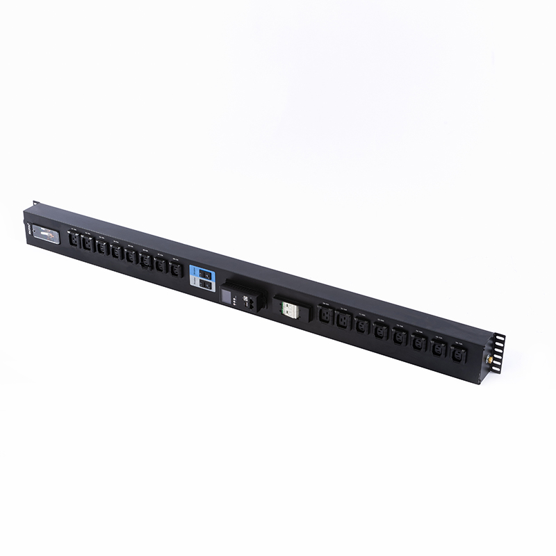 16 uitgangen IEC C13 IEC C19 afsluitbare contactdoos Met gesp uitgerust 2,5U Hot-swappable overspanningsbeveiliging Verticale Modbus-RTU RS485 Rack-PDU met meter