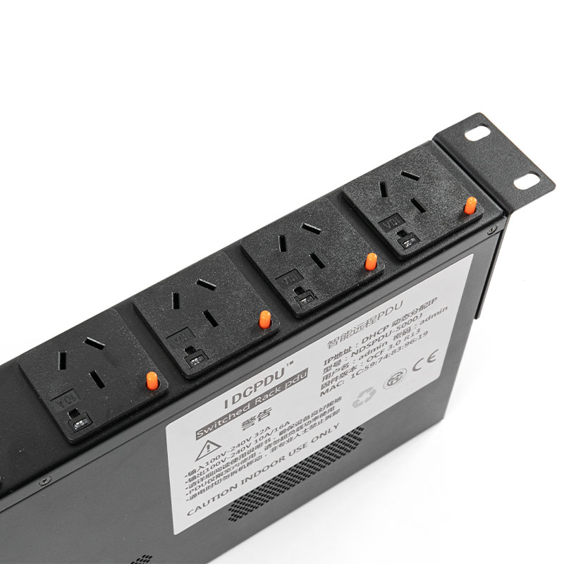 Horizontale TCP/IP-sensorbreker met 8 uitgangen eco Smart Rack Pdu 1U